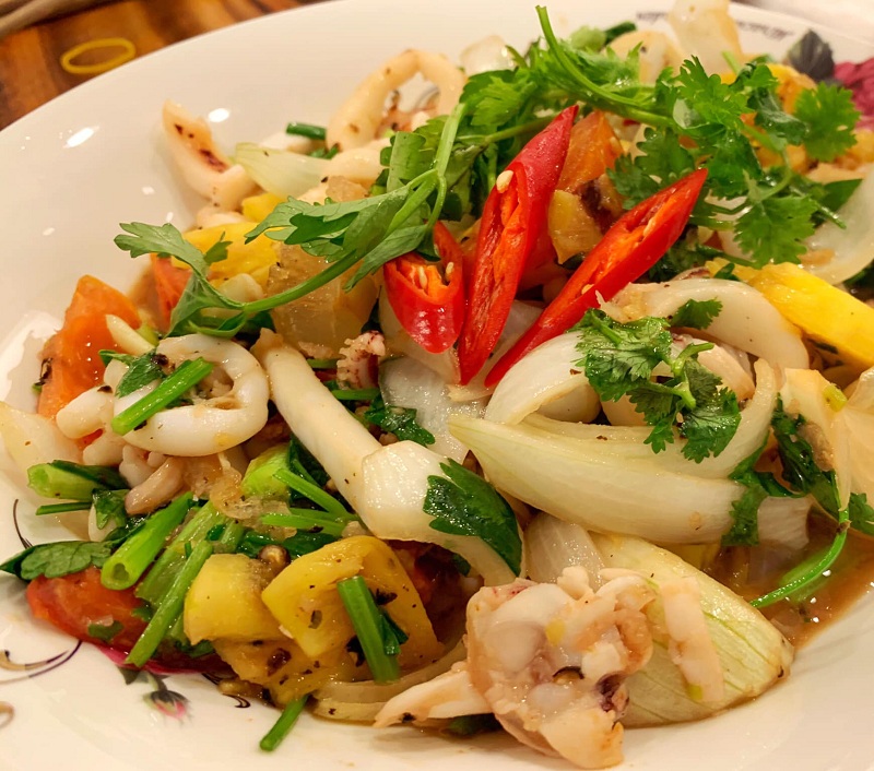 Mực ống xào chua ngọt