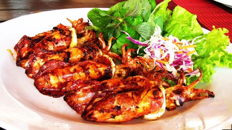 Mực trứng chiên tỏi ớt